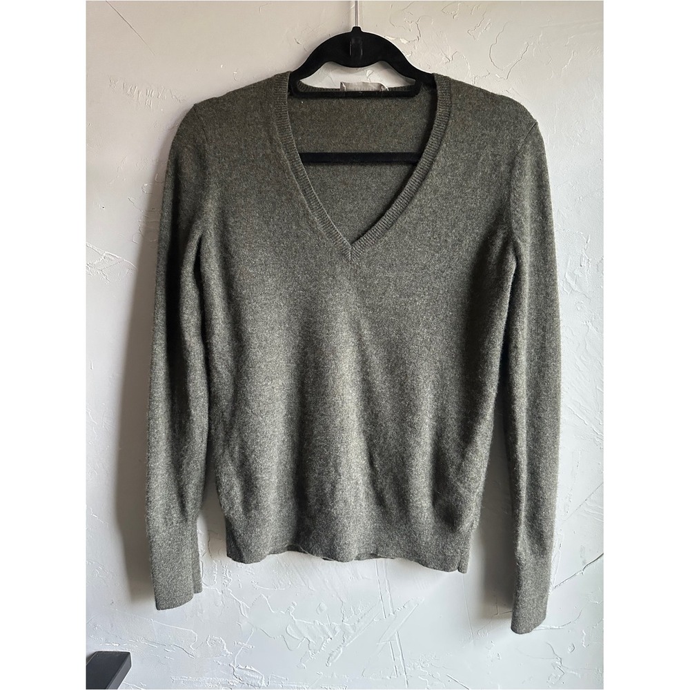 Everlane 100% Cashmere V Neck Sweater Olive Green Quiet Luxury Minimalist Sz S